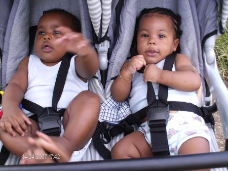 <span style='font-family: Arial, Helvetica, sans-serif ;'><B><span style=